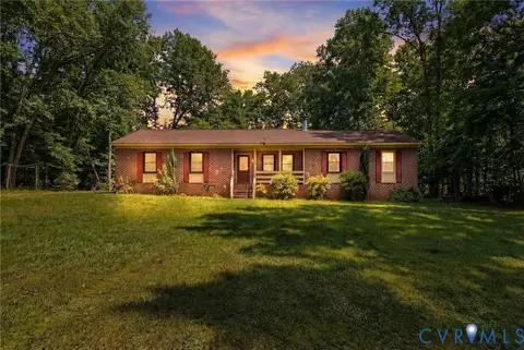 4725 E Grey Fox Cir, Gum Spring, VA 23065 photo 2