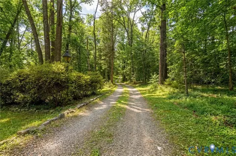 4725 E Grey Fox Cir, Gum Spring, VA 23065 photo 3