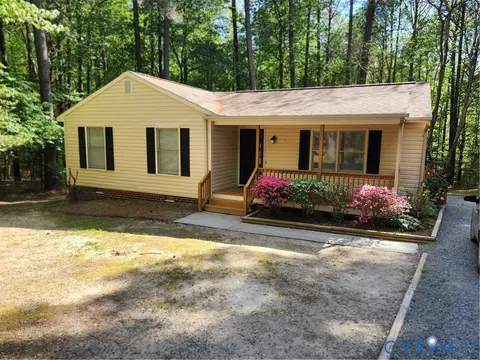 770 Oak Springs Dr, Aylett, VA 23009