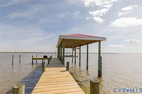 711 Fort Lowry Ln, Dunnsville, VA 22454