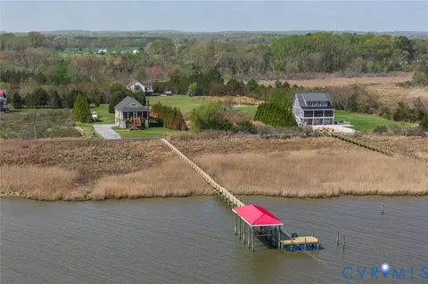 711 Fort Lowry Ln, Dunnsville, VA 22454