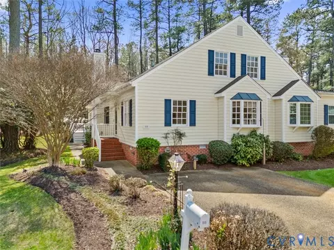 1115 Fort Hayes Dr, Petersburg, VA 23805