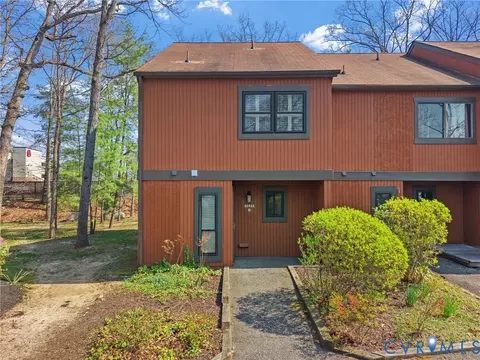 11611 E Briar Patch Dr, Midlothian, VA 23113