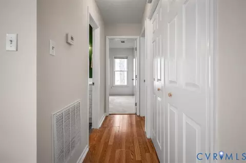 Entry Way - 6924 Velvet Antler Dr, Midlothian, VA 23112 photo 4 of 7