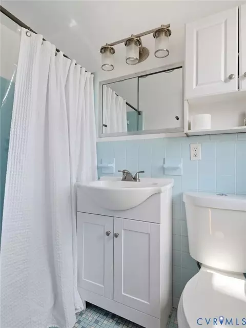 Bath - 8425 Michael Rd, Henrico, VA 23229 photo 1 of 3