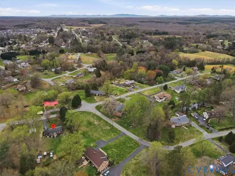 View/Area - 107 Patrick Henry Dr, Louisa, VA 23093 photo 3 of 8