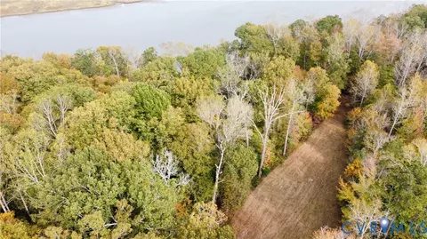 7 Scotland Landing Rd, West Point, VA 23181