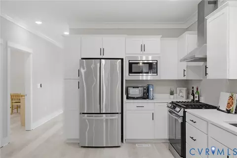 Entry Way - 514 Pollock St, Richmond, VA 23222 photo 2 of 4