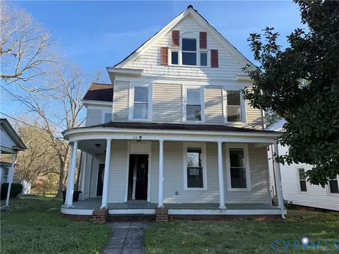 113 W Main St, Wakefield, VA 23888