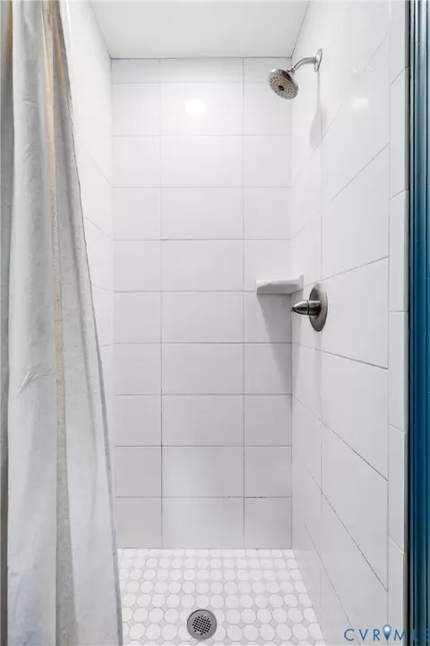 Bath - 6207 Winter Rd, Richmond, VA 23225 photo 3 of 3