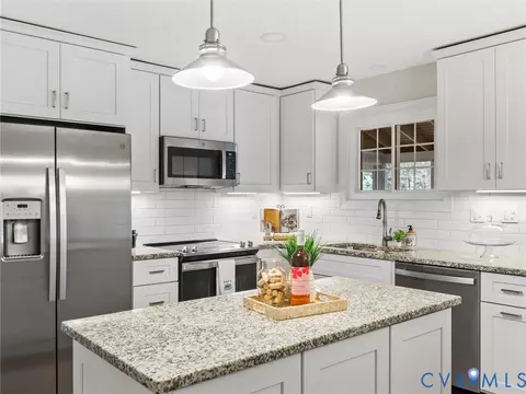 Kitchen - 13402 Poplar Grove Pl, Midlothian, VA 23112 photo 2 of 5