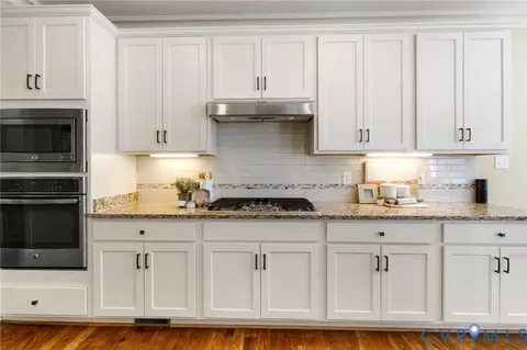 Kitchen - 16401 Shefford Dr, Midlothian, VA 23112 photo 2 of 4