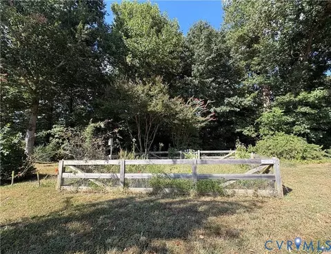 000 Whitehall Dr, Colonial Heights, VA 23834