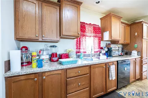 Kitchen - 20806 Horseshoe Rd, Carson, VA 23830 photo 2 of 4