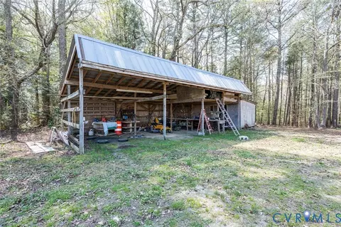 Exterior - 20806 Horseshoe Rd, Carson, VA 23830 photo 3 of 4