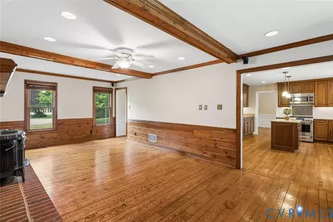 Living - 2611 Olde Stone Rd, Midlothian, VA 23113 photo 2 of 2