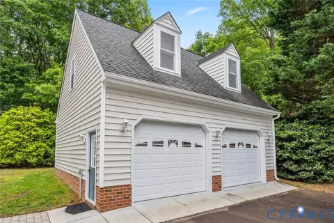 Exterior - 2611 Olde Stone Rd, Midlothian, VA 23113 photo 4 of 14