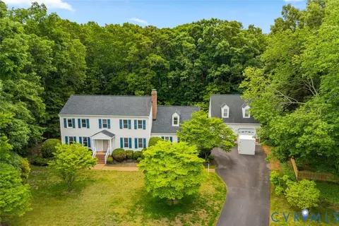 Exterior - 2611 Olde Stone Rd, Midlothian, VA 23113 photo 10 of 14