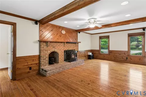 Living - 2611 Olde Stone Rd, Midlothian, VA 23113 photo 1 of 2