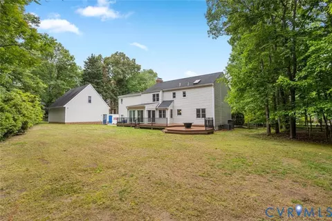 Exterior - 2611 Olde Stone Rd, Midlothian, VA 23113 photo 12 of 14