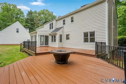 Exterior - 2611 Olde Stone Rd, Midlothian, VA 23113 photo 7 of 14
