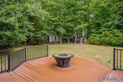 Exterior - 2611 Olde Stone Rd, Midlothian, VA 23113 photo 6 of 14