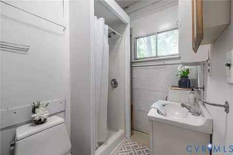 Bath - 933 Pleasant Point Rd, Surry, VA 23883 photo 1 of 2