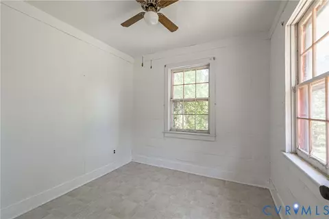 Bedroom - 933 Pleasant Point Rd, Surry, VA 23883 photo 3 of 4