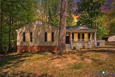7500 Flag Tail Dr, Midlothian, VA 23112