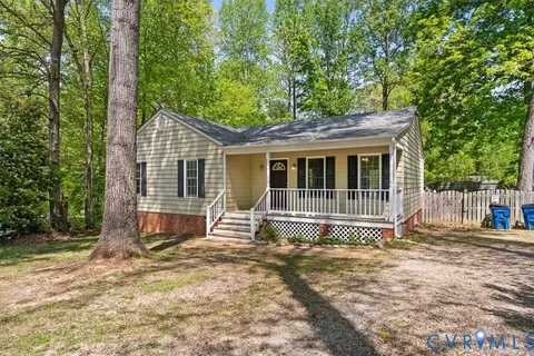 Exterior - 7500 Flag Tail Dr, Midlothian, VA 23112 photo 3 of 11