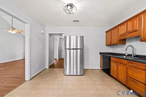 Kitchen - 7500 Flag Tail Dr, Midlothian, VA 23112 photo 3 of 3