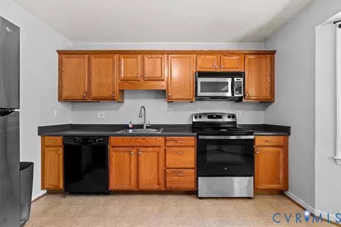 Kitchen - 7500 Flag Tail Dr, Midlothian, VA 23112 photo 2 of 3