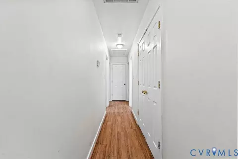 Entry Way - 7500 Flag Tail Dr, Midlothian, VA 23112 photo 2 of 2