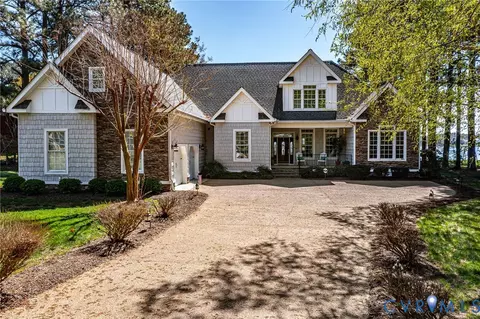 82 Golf Ln, Burgess, VA 22432
