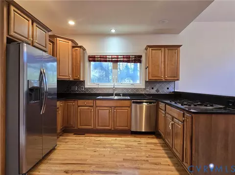 Kitchen - 3005 Willow Trace Ln, Sandy Hook, VA 23153 photo 2 of 4