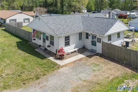 144 Cedar Dr, Dunnsville, VA 22454