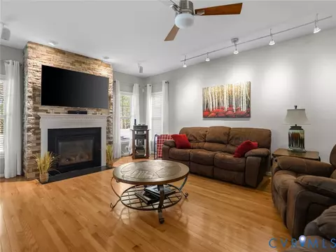 Living - 916 Gorham Ct, Midlothian, VA 23114 photo 1 of 1