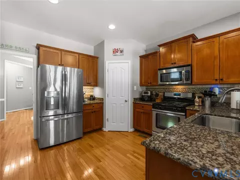 Kitchen - 916 Gorham Ct, Midlothian, VA 23114 photo 2 of 2