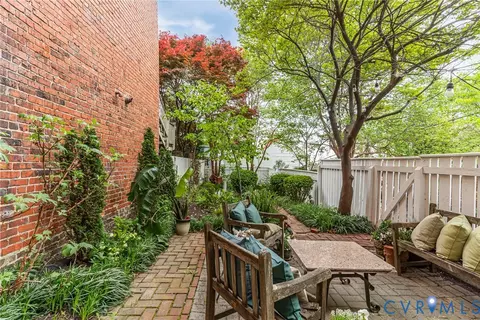 Exterior - 2503 E Grace St, Richmond, VA 23223 photo 2 of 8