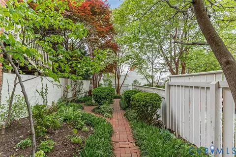 Exterior - 2503 E Grace St, Richmond, VA 23223 photo 3 of 8