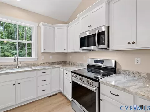 Kitchen - 14502 Gatewood Rd, Dewitt, VA 23840 photo 3 of 5