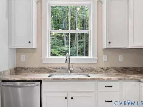 Kitchen - 14502 Gatewood Rd, Dewitt, VA 23840 photo 4 of 5