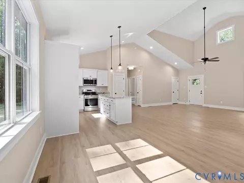 Living - 14502 Gatewood Rd, Dewitt, VA 23840 photo 3 of 4