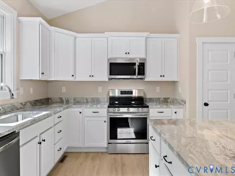 Kitchen - 14502 Gatewood Rd, Dewitt, VA 23840 photo 2 of 5