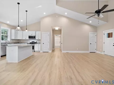 Entry Way - 14502 Gatewood Rd, Dewitt, VA 23840 photo 2 of 6