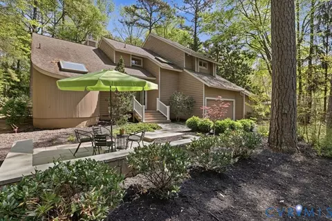 Exterior - 2701 Spring Gate Pl, Midlothian, VA 23112 photo 2 of 26
