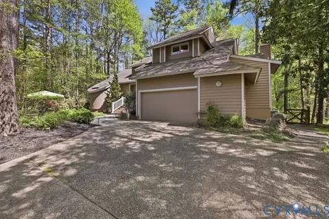 Exterior - 2701 Spring Gate Pl, Midlothian, VA 23112 photo 7 of 26