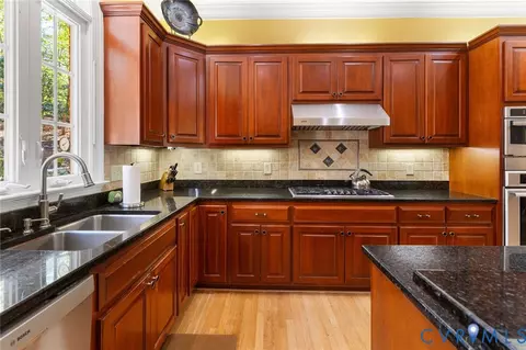Kitchen - 3841 Stanford Ct, Midlothian, VA 23113 photo 4 of 5