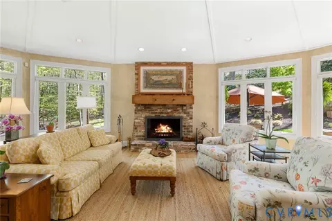 Living - 3841 Stanford Ct, Midlothian, VA 23113 photo 3 of 7