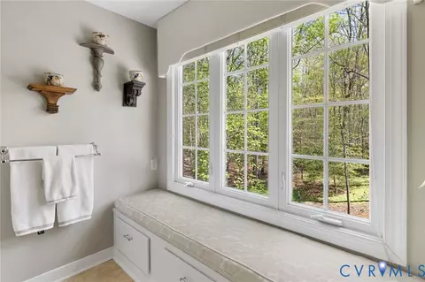 Bath - 3841 Stanford Ct, Midlothian, VA 23113 photo 4 of 7